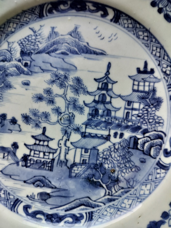 古玩陶瓷清中期青花山水樓閣紋八方盤拍賣,當前價格1680元