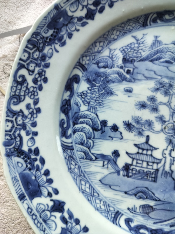 古玩陶瓷清中期青花山水樓閣紋八方盤拍賣,當前價格1680元
