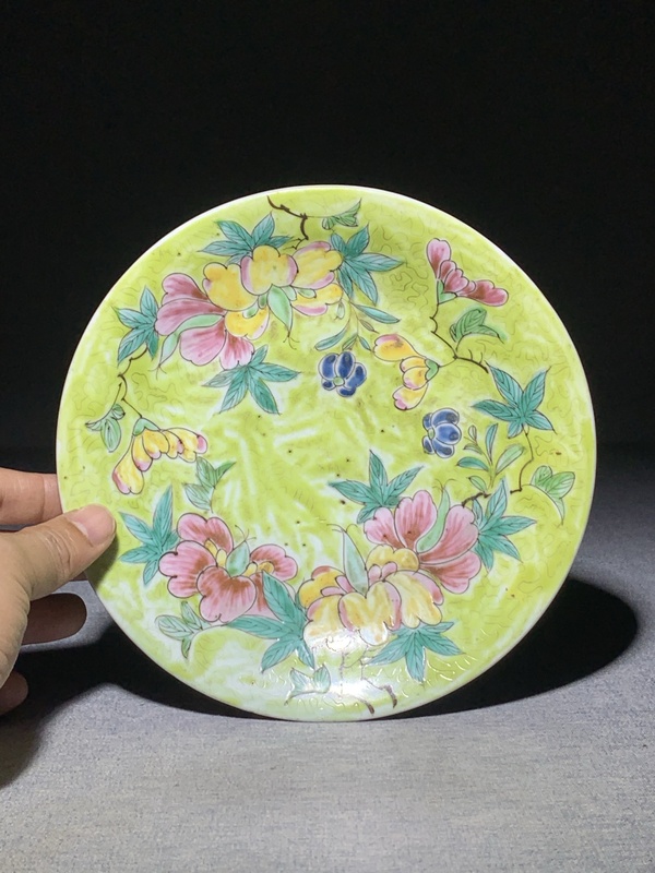 古玩陶瓷錦地匝道粉彩花卉紋盤拍賣,當前價格0元