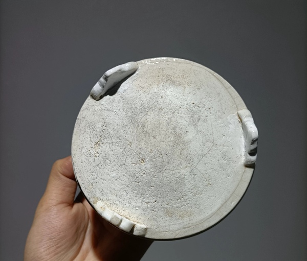 古玩陶瓷清早期漳州窯刻回紋饕餮紋三足旋紋桶式爐拍賣,當前價格3500元