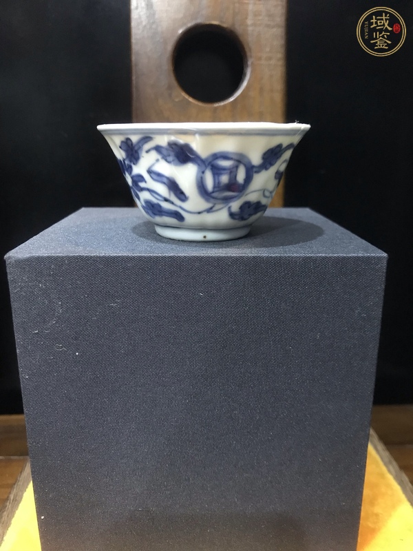 古玩陶瓷康熙·青花花卉紋杯真品鑒賞圖