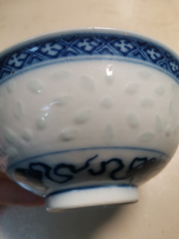 古玩陶瓷清末民初 青花玲瓏瓷龍紋碗拍賣,當前價格800元