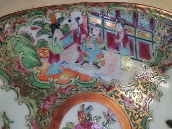 古玩陶瓷清中晚期 廣彩花鳥人物故事紋海棠盤拍賣,當前價格2200元