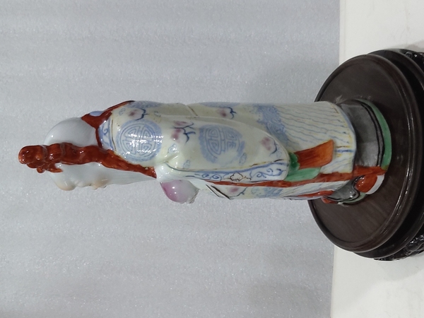古玩陶瓷粉彩壽星人物塑像拍賣,當前價格0元