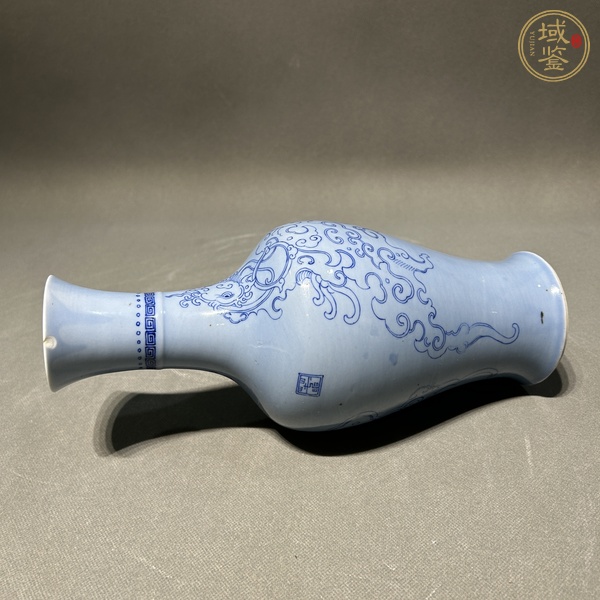 古玩陶瓷藍(lán)上藍(lán)夔鳳紋撇口瓶真品鑒賞圖