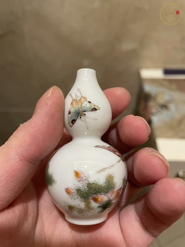 古玩陶瓷花蝶紋葫蘆瓶真品鑒賞圖