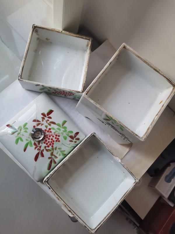 古玩陶瓷花卉紋疊盒拍賣,當前價格1677元