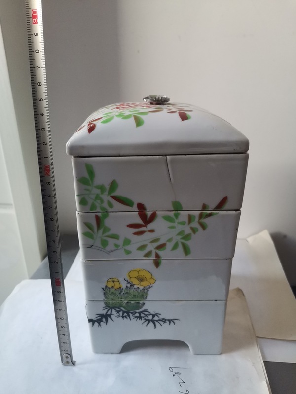 古玩陶瓷花卉紋疊盒拍賣,當前價格1677元