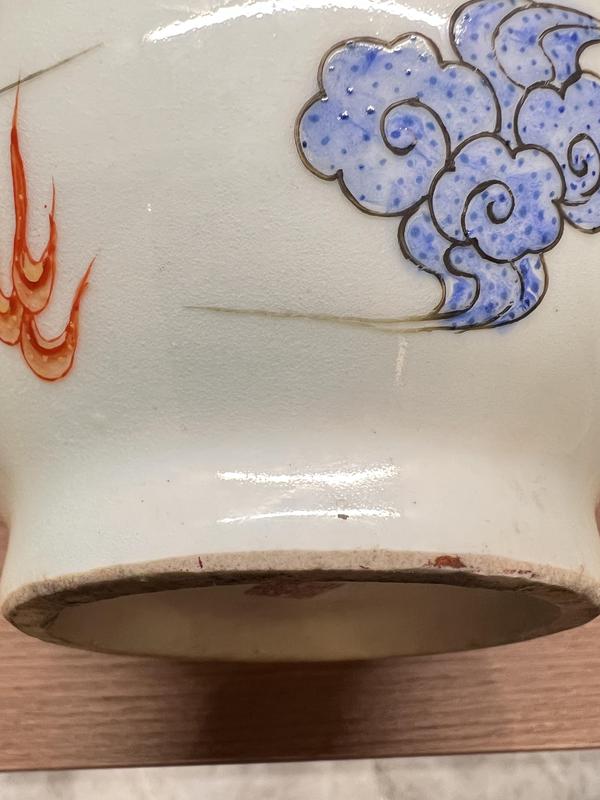 古玩陶瓷粉彩繪畫和貼塑龍紋撇口瓶拍賣,當(dāng)前價格480元