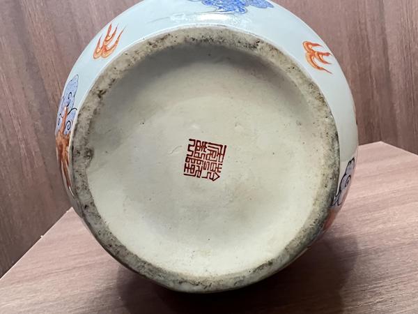 古玩陶瓷粉彩繪畫和貼塑龍紋撇口瓶拍賣,當(dāng)前價格480元