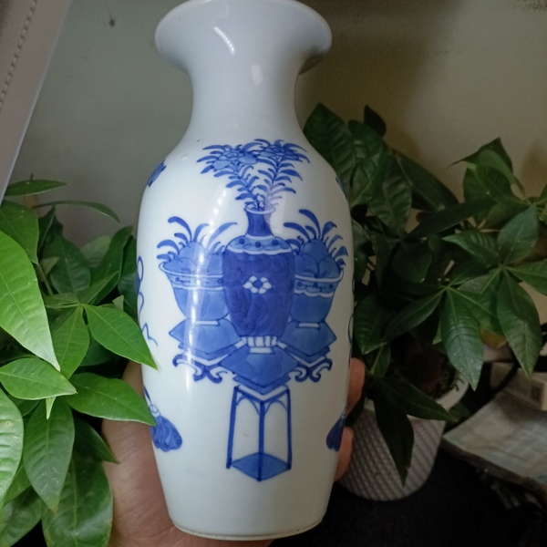 古玩陶瓷清中晚青花博古花卉羅漢瓶拍賣(mài),當(dāng)前價(jià)格8800元