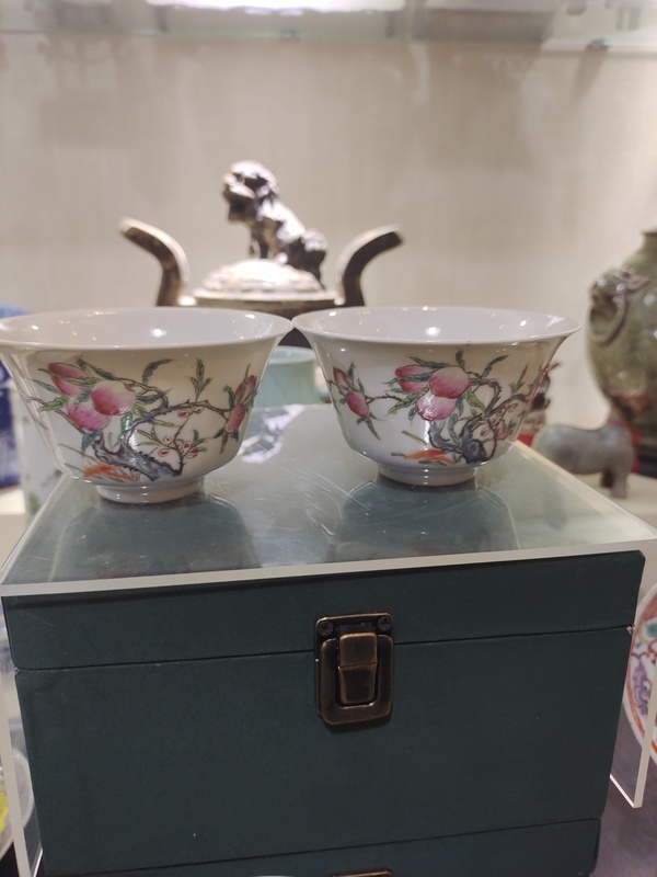 古玩陶瓷粉彩九桃紋茶碗一對(duì)拍賣(mài),當(dāng)前價(jià)格8500元
