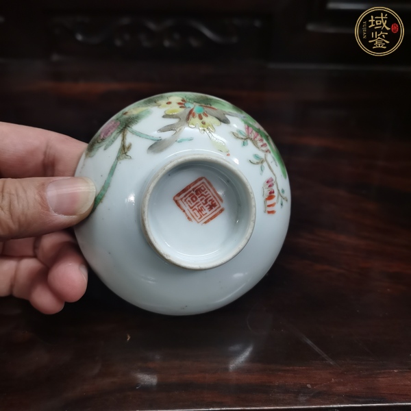 古玩陶瓷花蝶紋粉彩小碗真品鑒賞圖