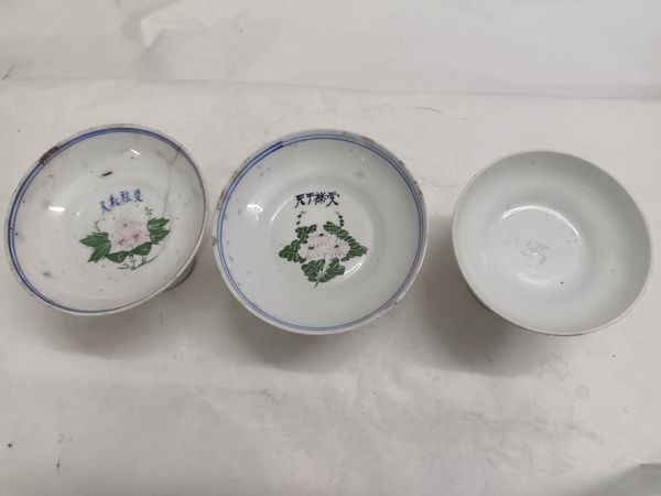 古玩陶瓷民國(guó)花卉紋高足盤三個(gè)拍賣,當(dāng)前價(jià)格68元