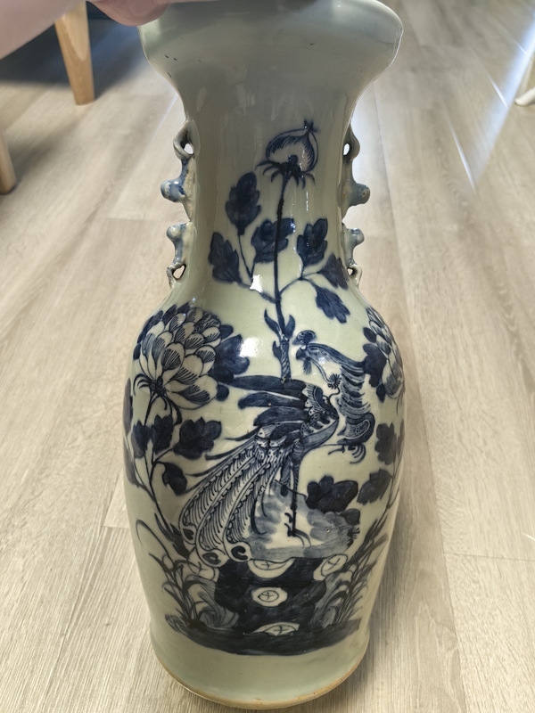 古玩陶瓷豆青釉青花瓶拍賣,當前價格3000元
