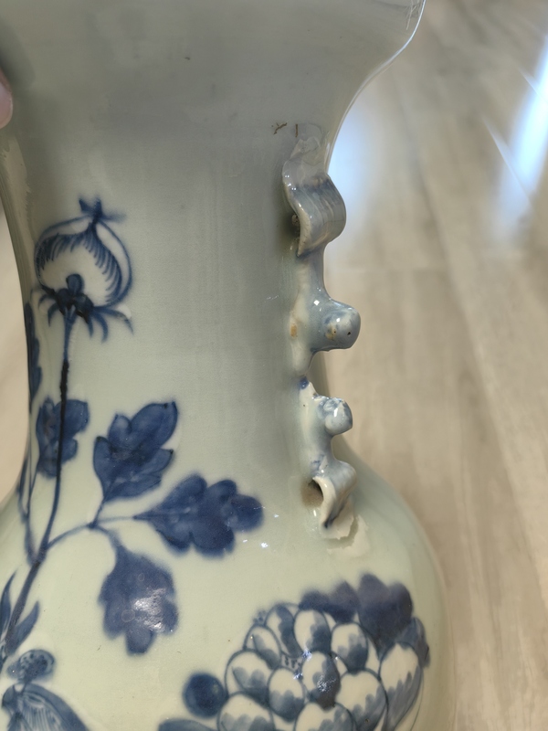 古玩陶瓷豆青釉青花瓶拍賣,當前價格3000元