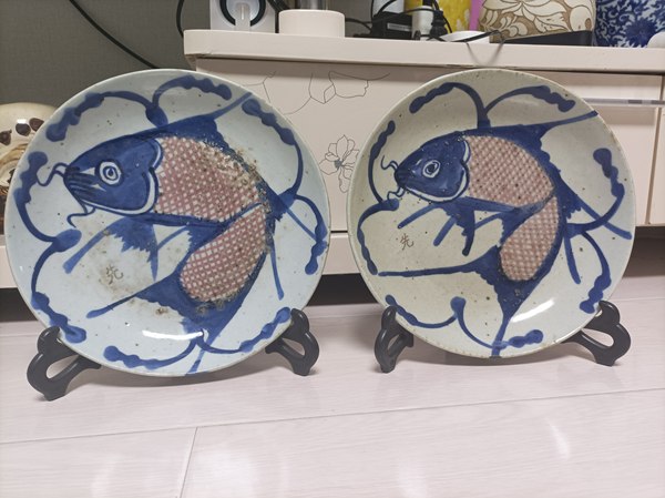 古玩陶瓷清代中期青花釉里紅魚盤拍賣,當前價格1230元