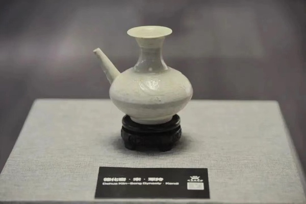 古玩陶瓷南宋·白釉印花軍持拍賣，當前價格6800元