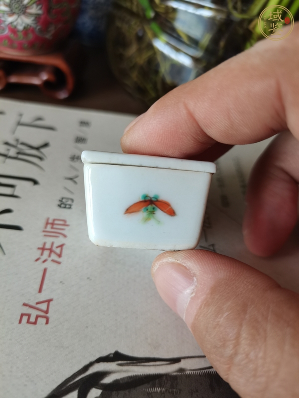 古玩陶瓷粉彩麒麟送子紋小蓋盒真品鑒賞圖