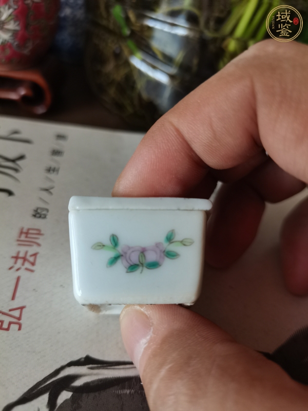 古玩陶瓷粉彩麒麟送子紋小蓋盒真品鑒賞圖