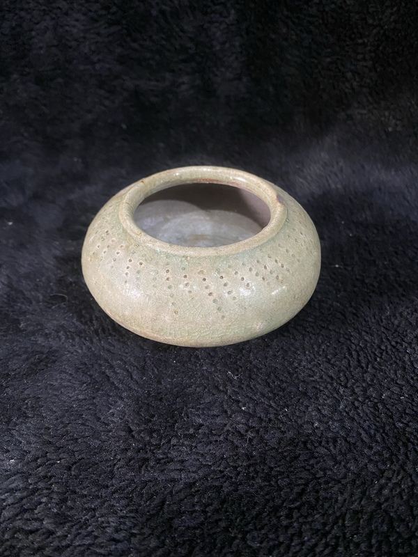 古玩轉(zhuǎn)賣(mài)唐代青釉水盂拍賣(mài),當(dāng)前價(jià)格850元