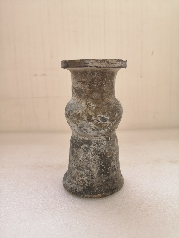 古玩陶瓷明末清初灰陶花觚拍賣,當前價格580元