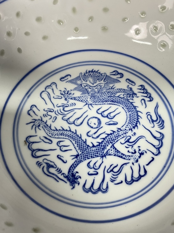 古玩陶瓷青花龍紋玲瓏瓷大碗拍賣,當前價格260元