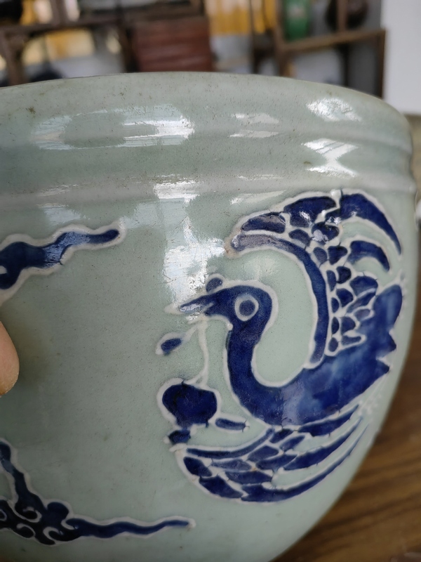 古玩陶瓷乾隆豆青釉堆白青花團鶴紋卷缸拍賣,當前價格18000元