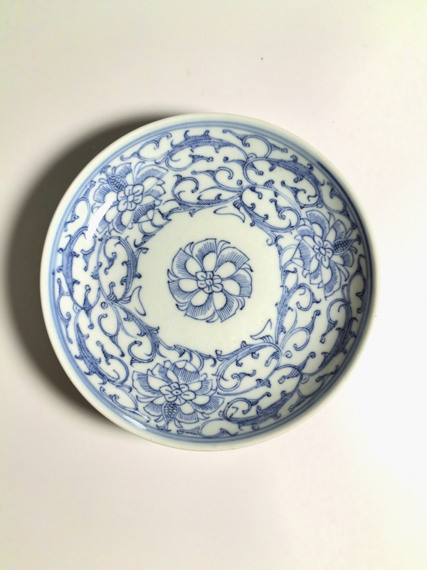 古玩陶瓷清嘉慶 極品青花淡描纏枝蓮紋盤拍賣,當前價格1300元