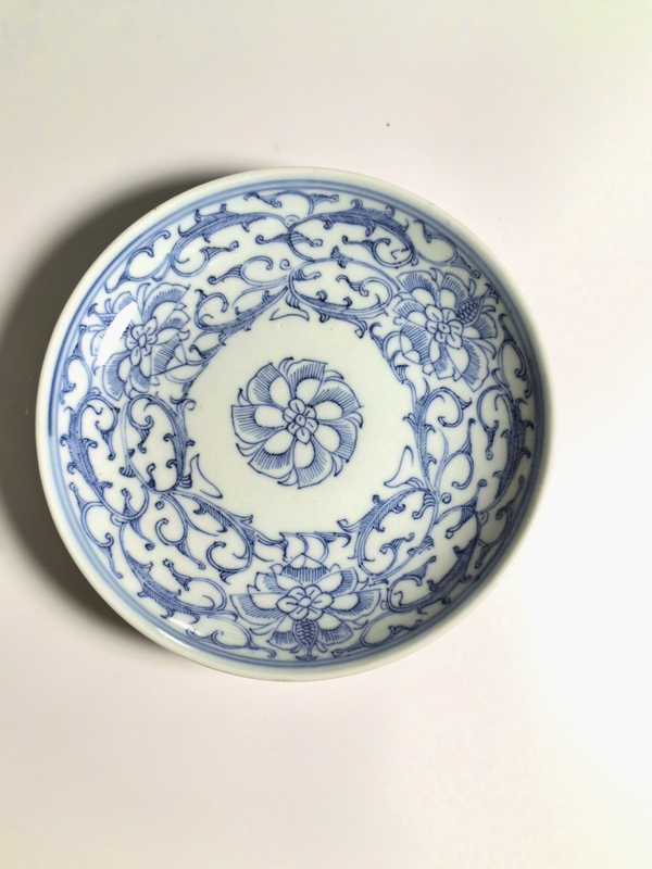 古玩陶瓷清嘉慶 極品青花淡描纏枝蓮紋盤拍賣,當前價格1300元