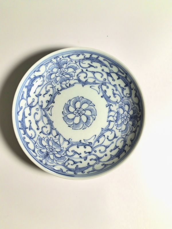 古玩陶瓷清嘉慶 極品青花淡描纏枝蓮紋盤拍賣,當前價格1300元
