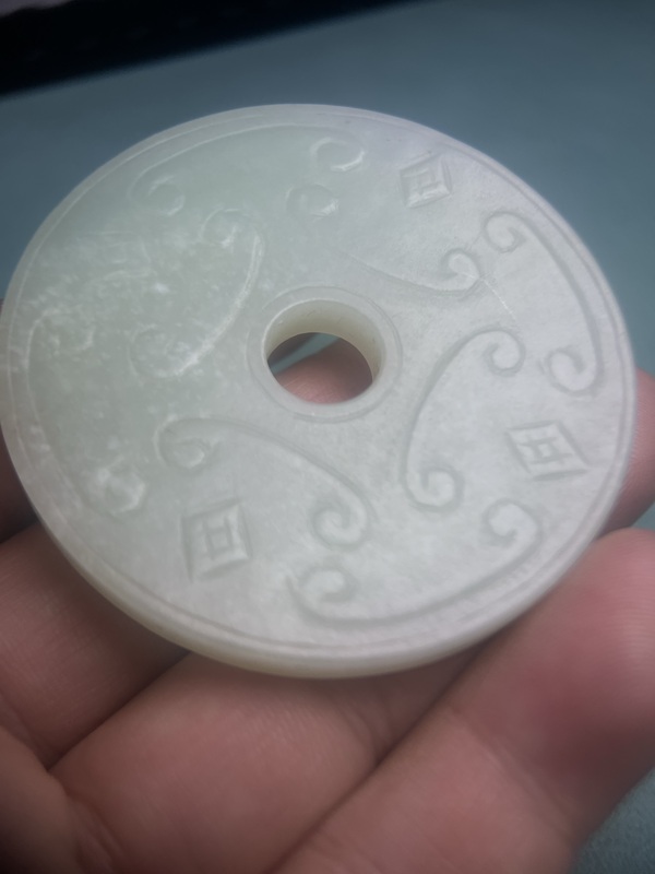 古玩轉(zhuǎn)賣明清雙面工玉璧拍賣，當(dāng)前價(jià)格588元