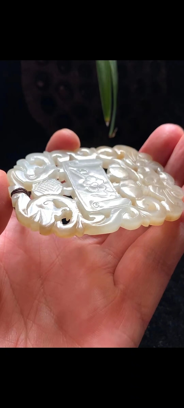 古玩玉器清中期和田白玉糖色巧雕雙龍牌子拍賣,當前價格30000元