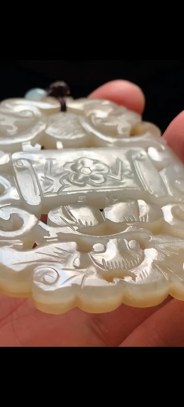 古玩玉器清中期和田白玉糖色巧雕雙龍牌子拍賣,當前價格30000元
