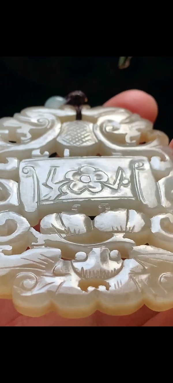 古玩玉器清中期和田白玉糖色巧雕雙龍牌子拍賣,當前價格30000元
