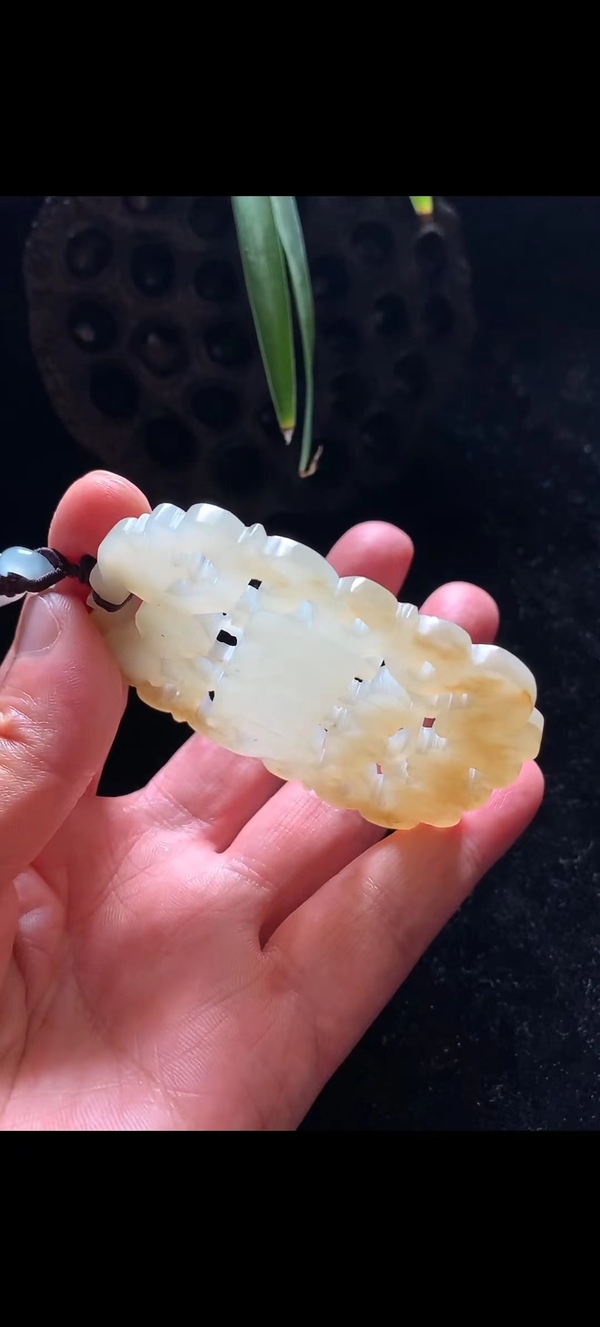 古玩玉器清中期和田白玉糖色巧雕雙龍牌子拍賣,當前價格30000元
