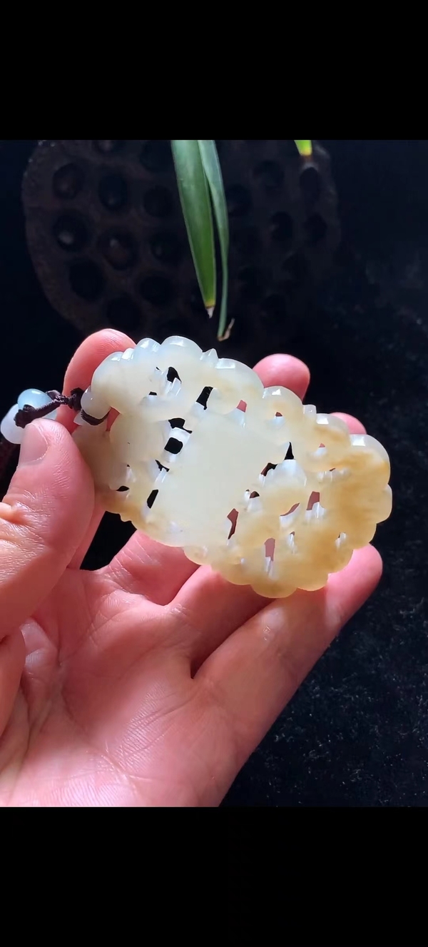 古玩玉器清中期和田白玉糖色巧雕雙龍牌子拍賣,當前價格30000元