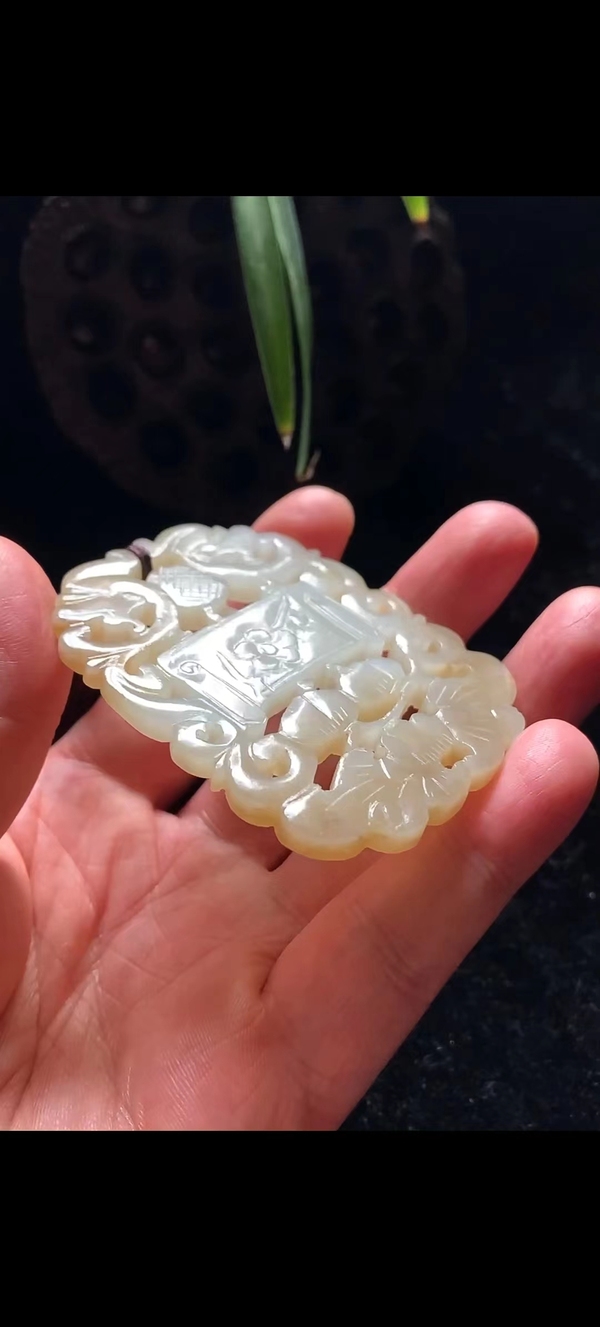古玩玉器清中期和田白玉糖色巧雕雙龍牌子拍賣,當前價格30000元