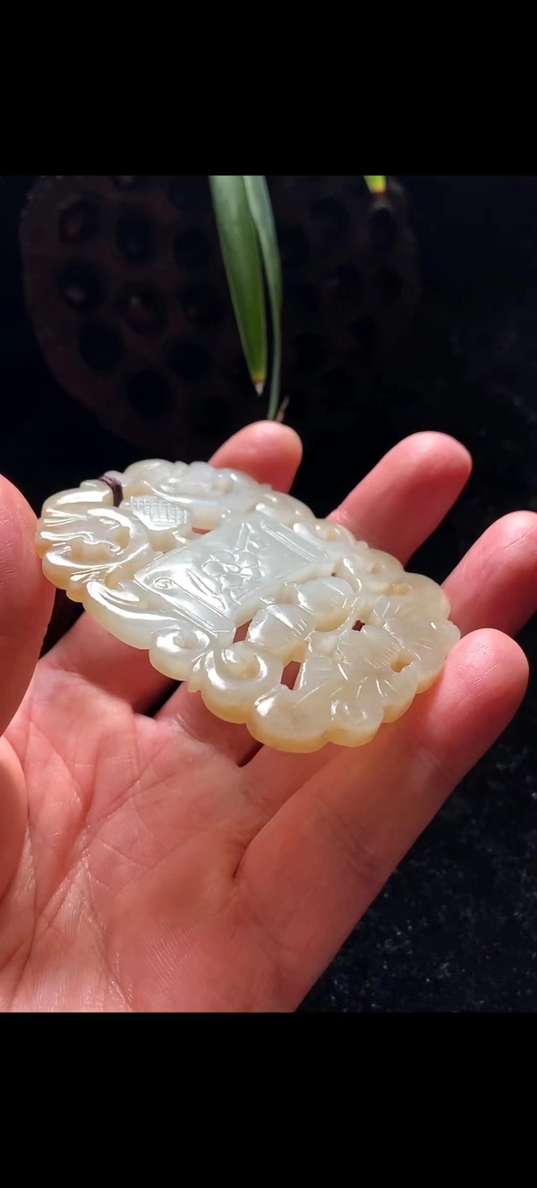 古玩玉器清中期和田白玉糖色巧雕雙龍牌子拍賣,當前價格30000元