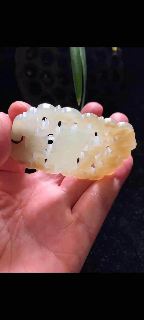 古玩玉器清中期和田白玉糖色巧雕雙龍牌子拍賣,當前價格30000元