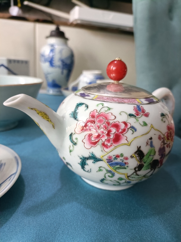 古玩陶瓷雍正粉彩踏雪尋梅壺拍賣,當前價格13888元