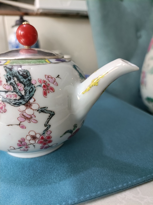 古玩陶瓷雍正粉彩踏雪尋梅壺拍賣,當前價格13888元