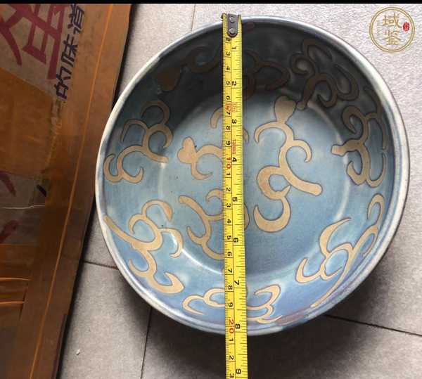 古玩陶瓷卷草紋鈞釉盆真品鑒賞圖