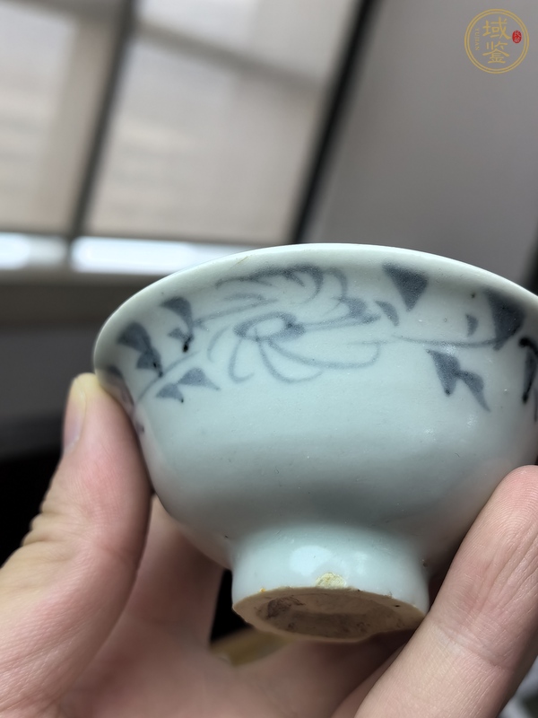 古玩陶瓷青花花卉紋茶碗真品鑒賞圖