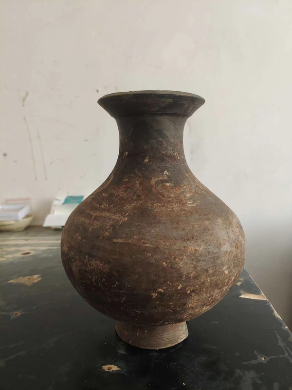 古玩陶瓷館藏級漢代黑陶彩繪漢壺拍賣,當前價格1200元