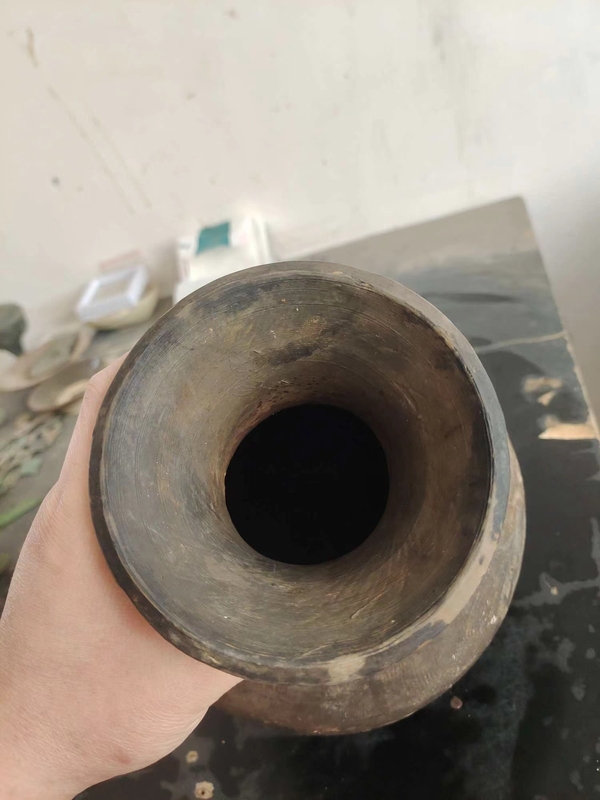 古玩陶瓷館藏級漢代黑陶彩繪漢壺拍賣,當前價格1200元