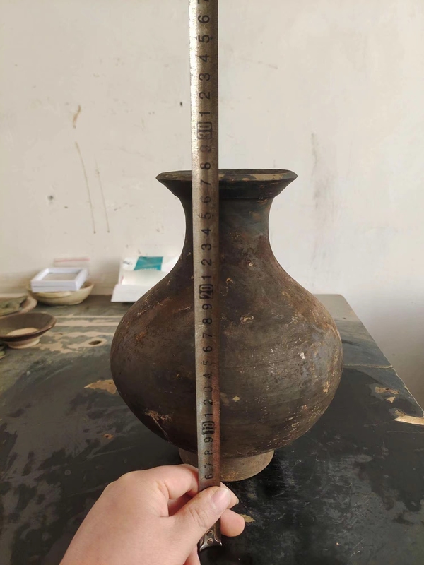 古玩陶瓷館藏級漢代黑陶彩繪漢壺拍賣,當前價格1200元