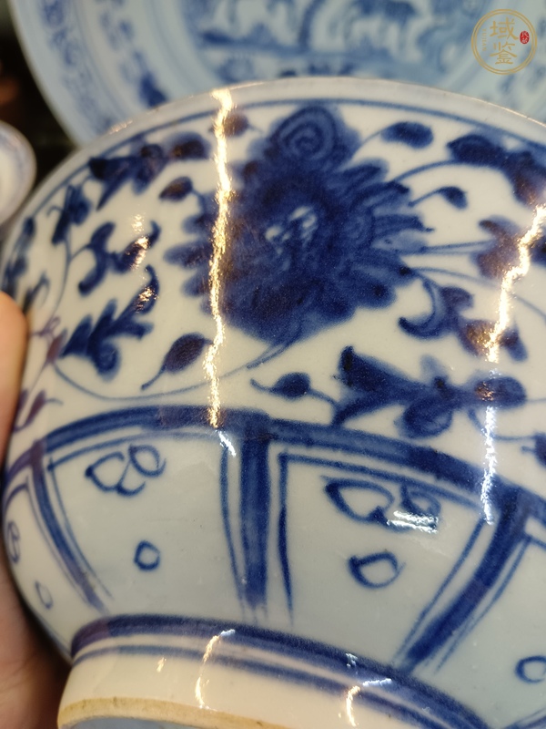 古玩陶瓷花卉紋青花碗真品鑒賞圖