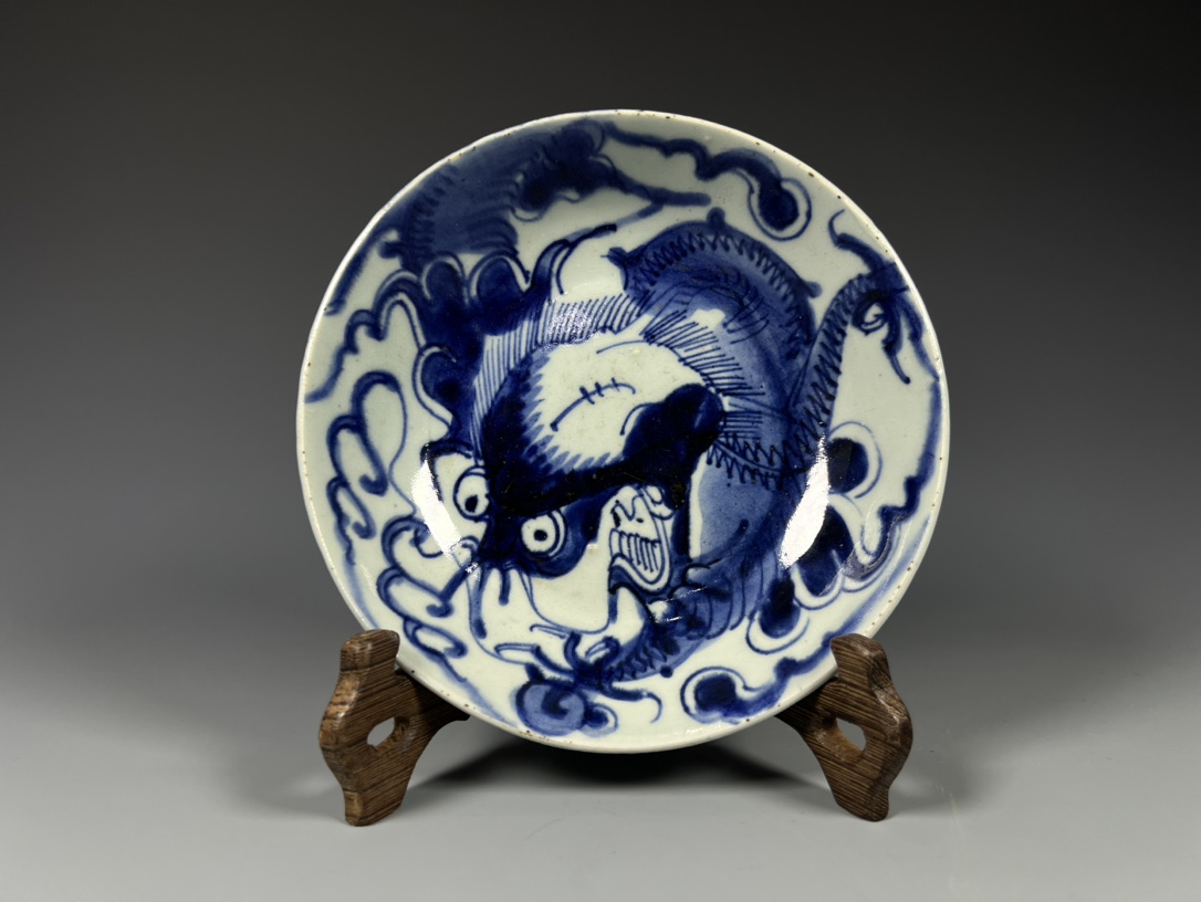 Amazon.co.jp: 中国美術 青花 龍紋 盤 φ27.3cm(LC267) : おもちゃ