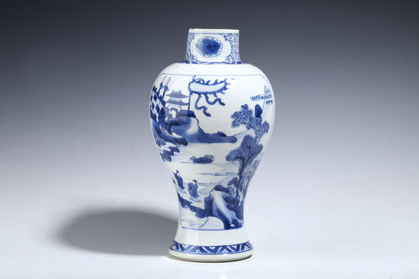 古玩轉(zhuǎn)賣清康熙·青花開窗山水人物紋雞腿瓶拍賣，當(dāng)前價(jià)格0元